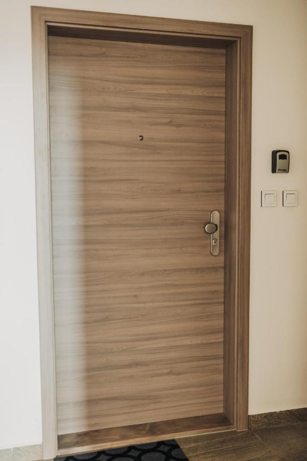 דירות פלזן Beautiful New Studio, 400M From The Square מראה חיצוני תמונה