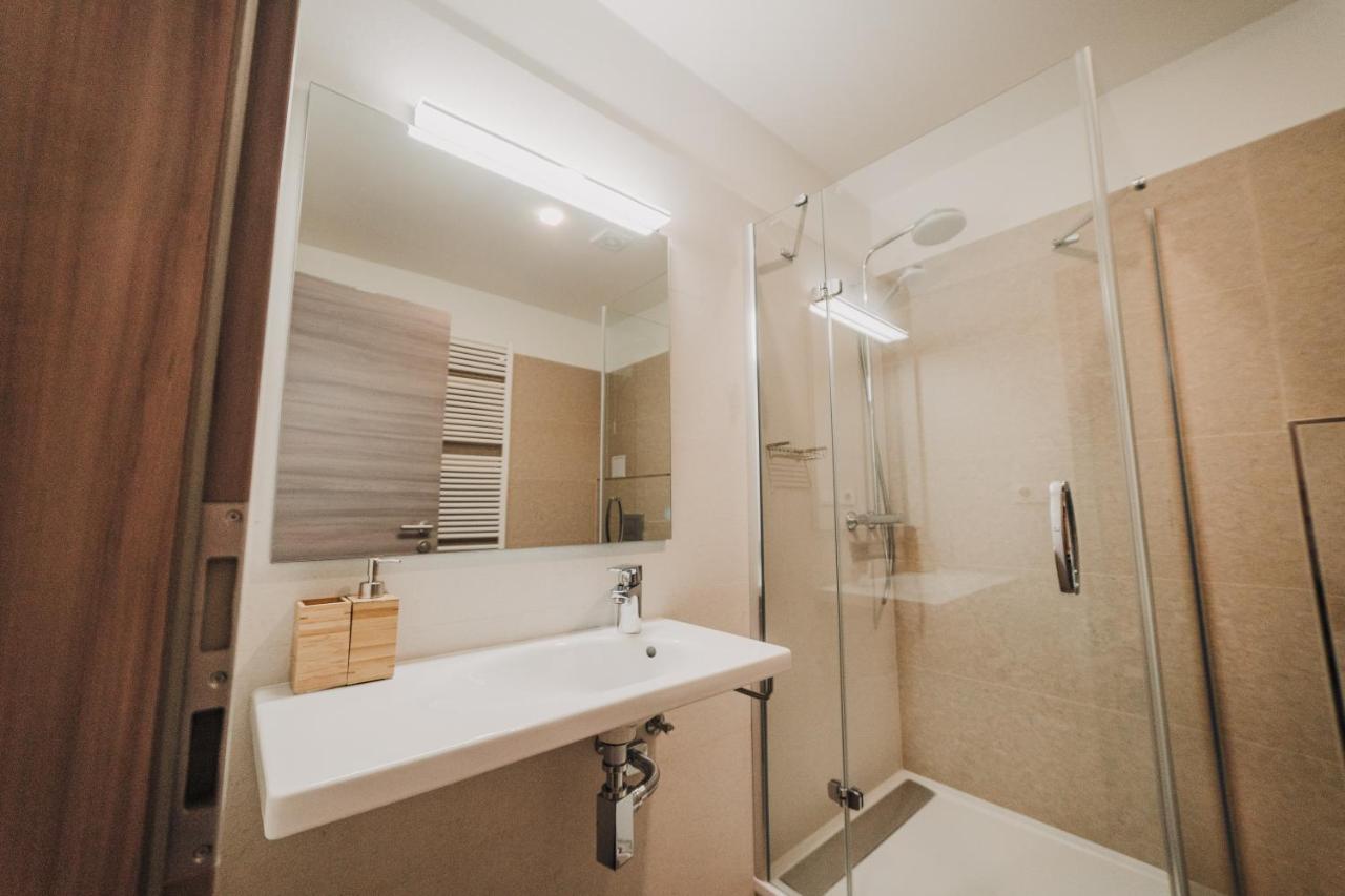 דירות פלזן Beautiful New Studio, 400M From The Square מראה חיצוני תמונה